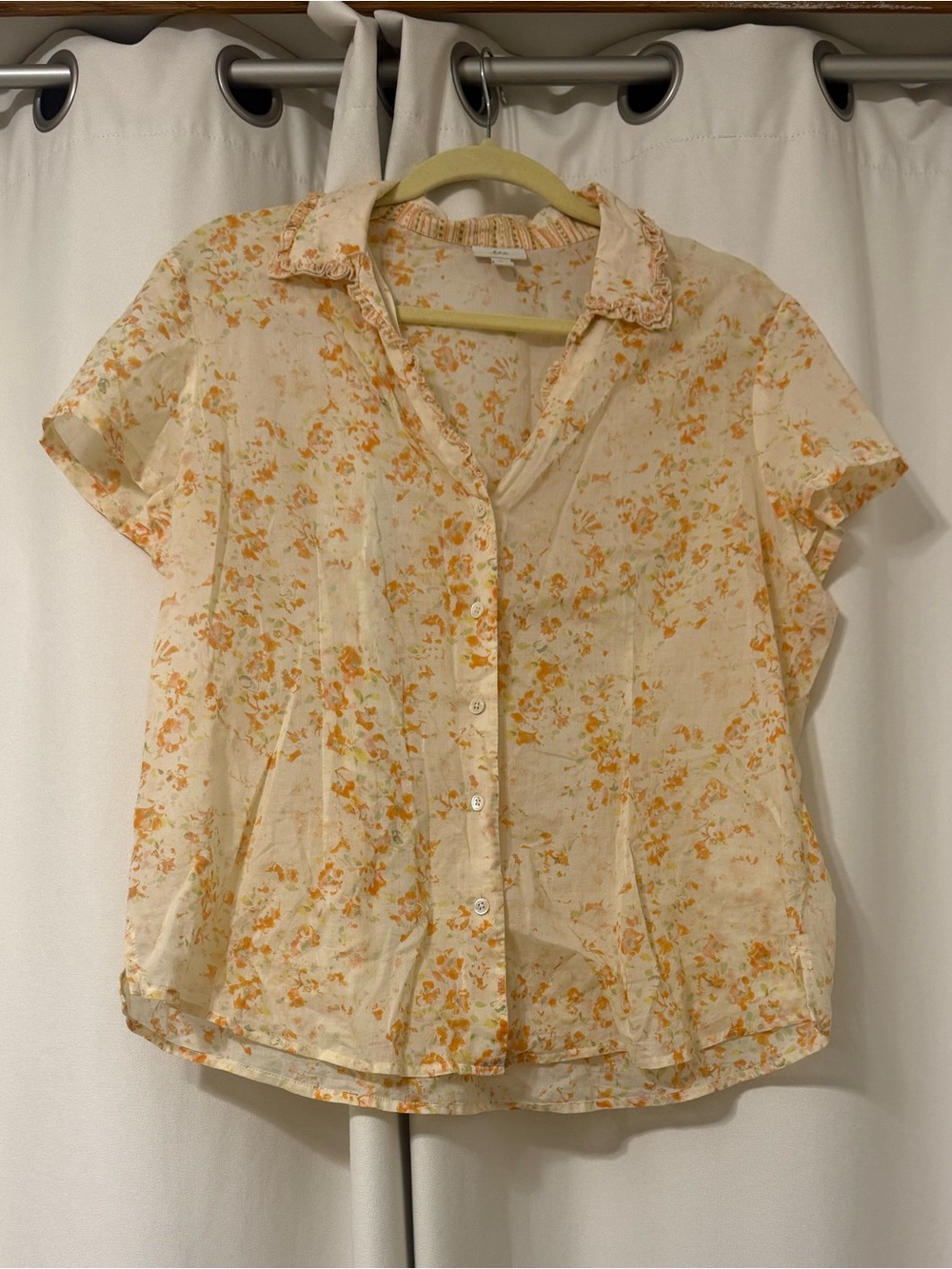 J. Jill 100% Cotton Short Sleeve Button-down in Orange/Yellow Flowers Size L